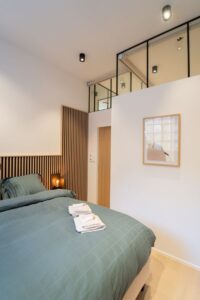 Cloisons vitrées industrielle dans une chambre à l'Eauget