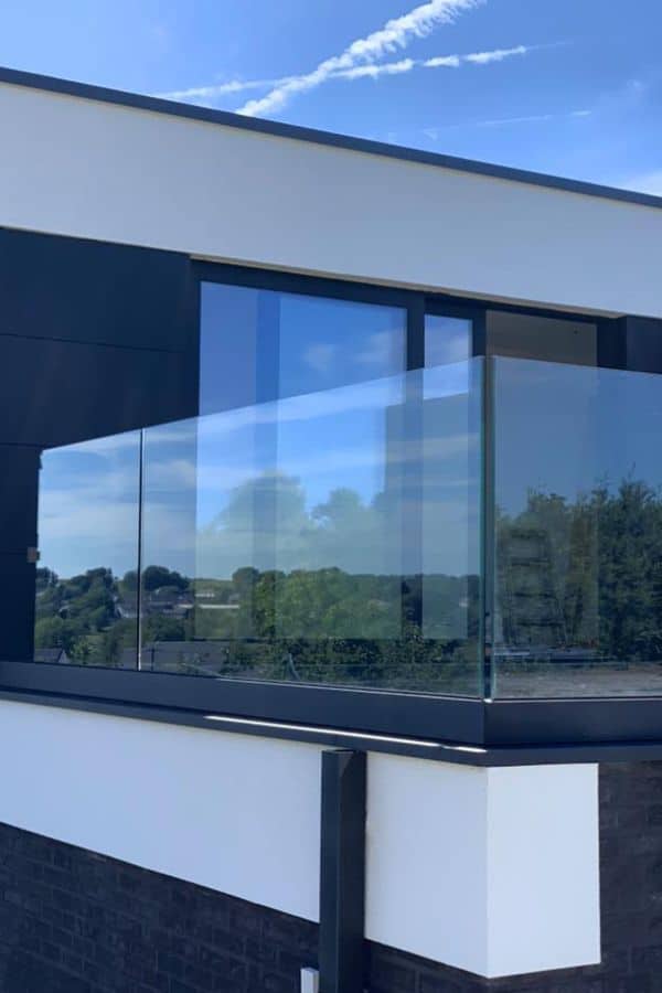 Garde-corps en verre sur rail sur mesure