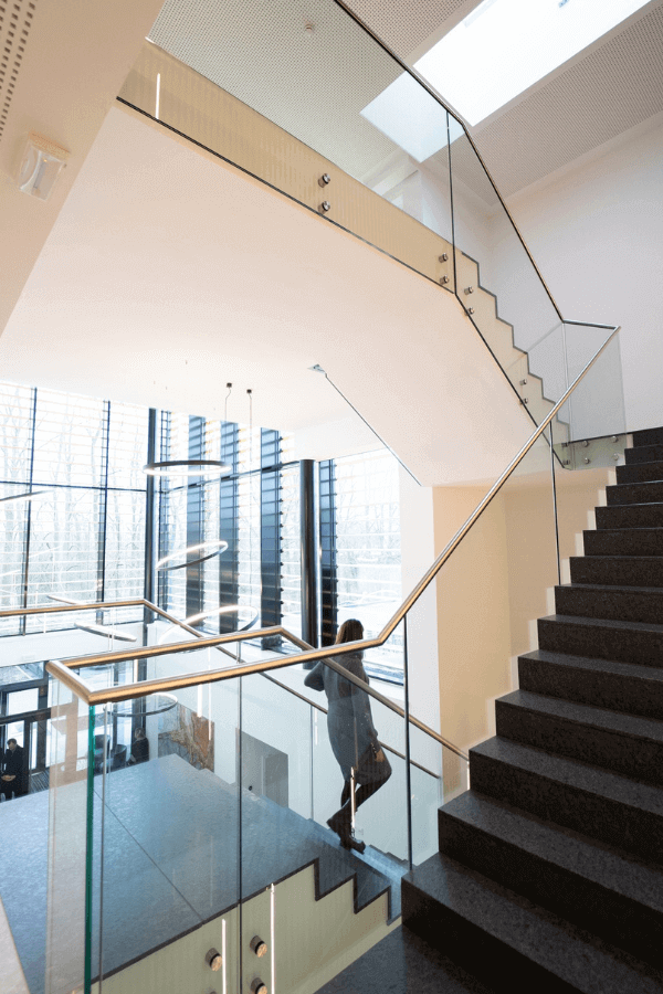 Garde-corps en verre sur mesure pour escalier