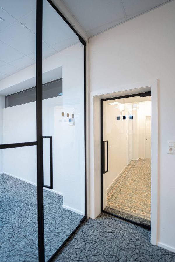 Porte Steel Look chez des notaires à Verviers