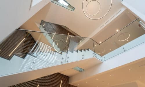 Réalisation Couard de garde-corps en verre chez Trasis Liège